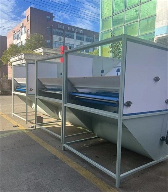 冬季送溫暖，艾思捷蝸輪減速機(jī)為羽絨服充絨機(jī)上提供動力支持 (2).jpg