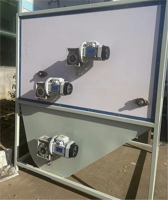 冬季送溫暖，艾思捷蝸輪減速機(jī)為羽絨服充絨機(jī)上提供動力支持.jpg