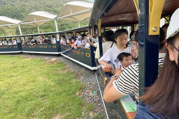 秋高氣爽，大家跟隨艾思捷一起團(tuán)建去呀.jpg